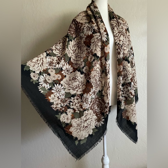 Vintage floral wool scarf - Picture 1 of 11